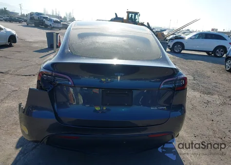 2022 Tesla Model Y Long Range Dual Motor All-Wheel Drive z USA, uszkodzony, nr VIN 7SAYGDEE6NF357642